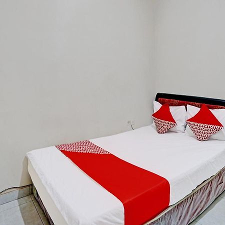 Oyo Life 92190 Arya Guest House Tulungagung Eksteriør bilde