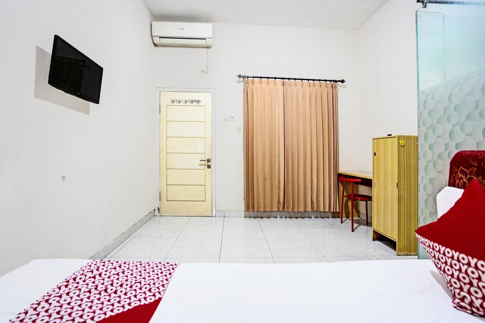 Oyo Life 92190 Arya Guest House Tulungagung Eksteriør bilde