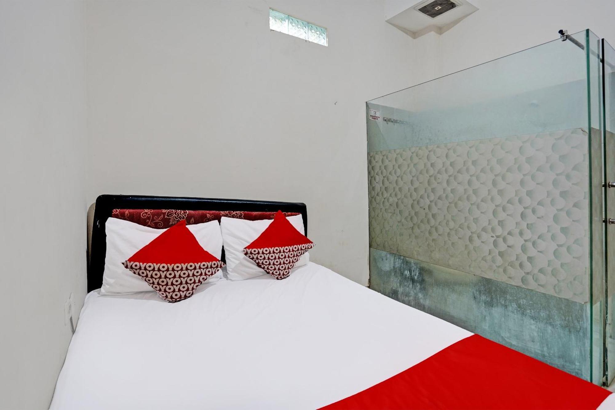 Oyo Life 92190 Arya Guest House Tulungagung Eksteriør bilde