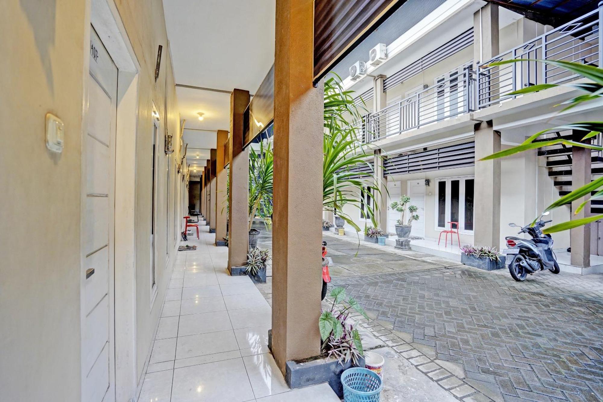 Oyo Life 92190 Arya Guest House Tulungagung Eksteriør bilde