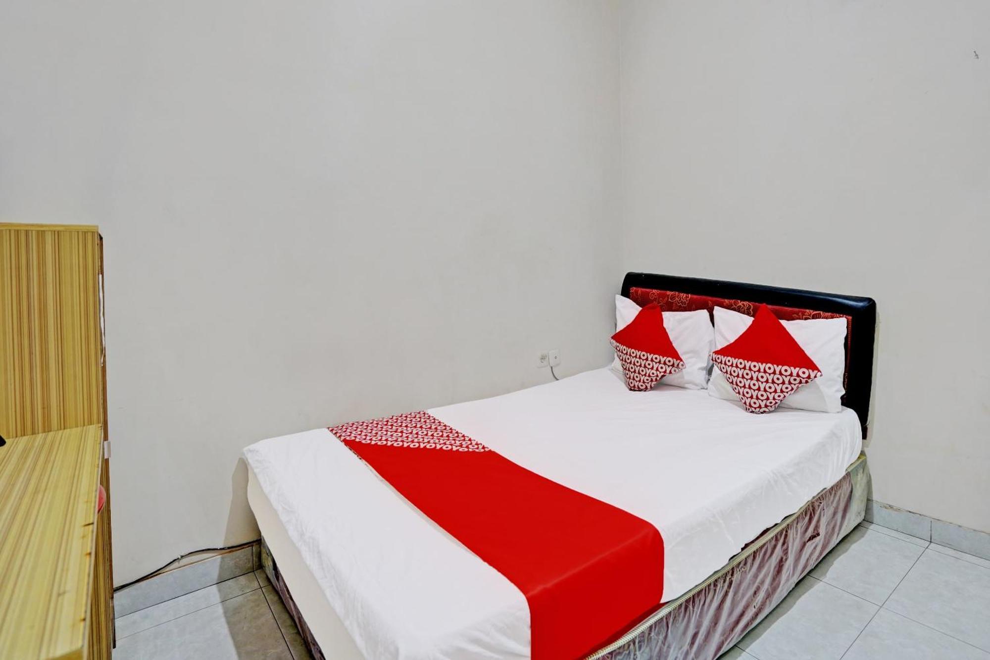 Oyo Life 92190 Arya Guest House Tulungagung Eksteriør bilde