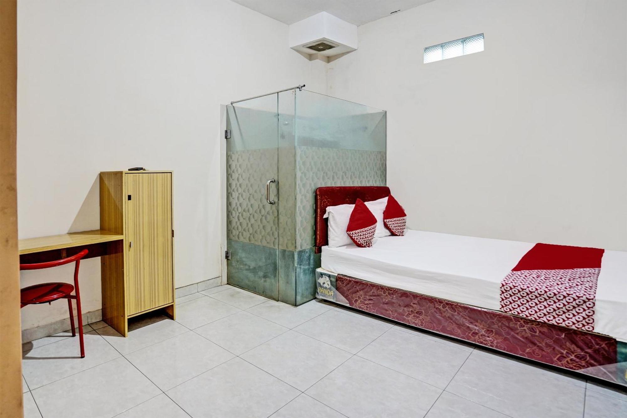 Oyo Life 92190 Arya Guest House Tulungagung Eksteriør bilde