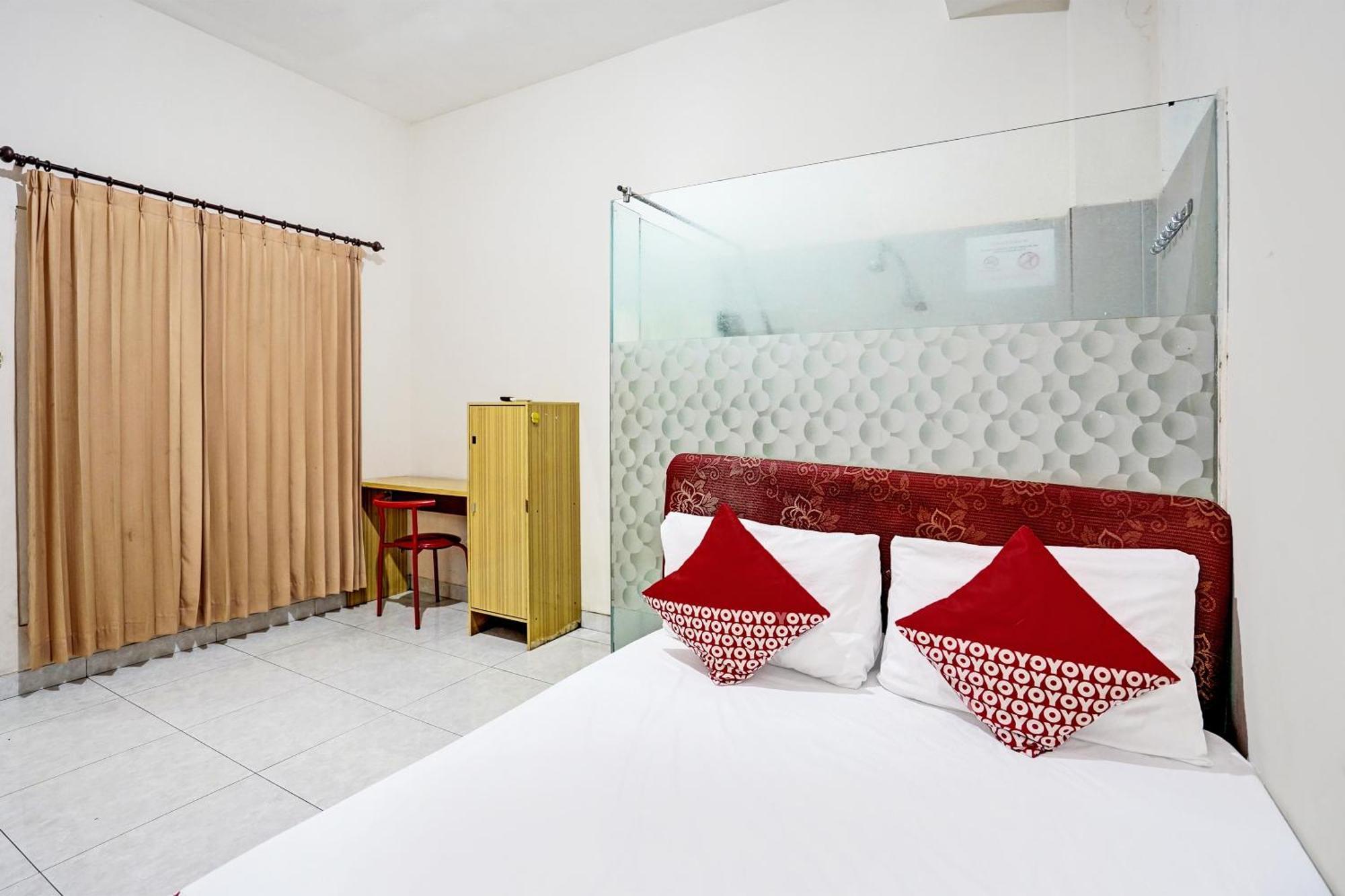 Oyo Life 92190 Arya Guest House Tulungagung Eksteriør bilde