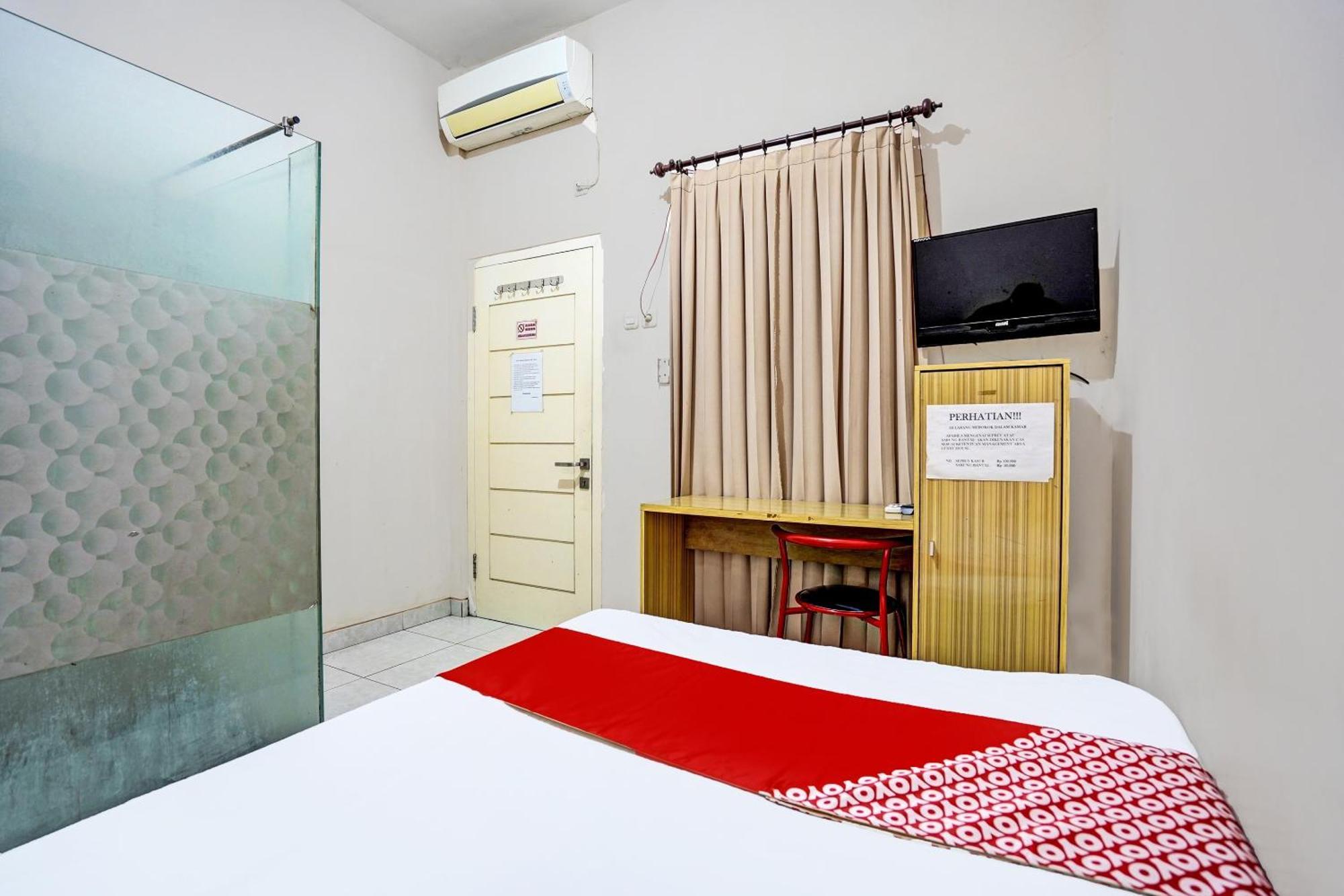 Oyo Life 92190 Arya Guest House Tulungagung Eksteriør bilde
