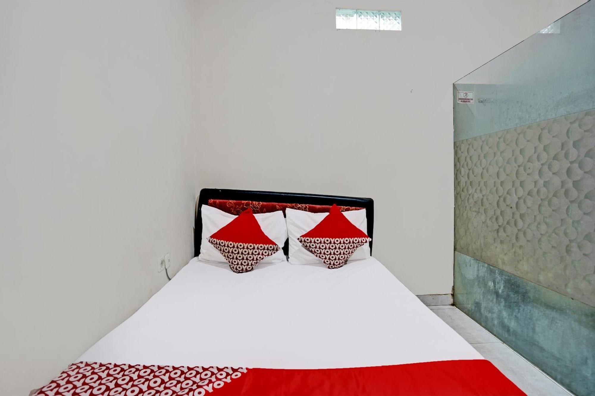 Oyo Life 92190 Arya Guest House Tulungagung Eksteriør bilde